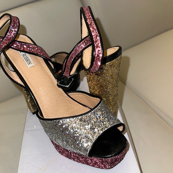 Multi colored sequins platform heels - Picture 3 of 3